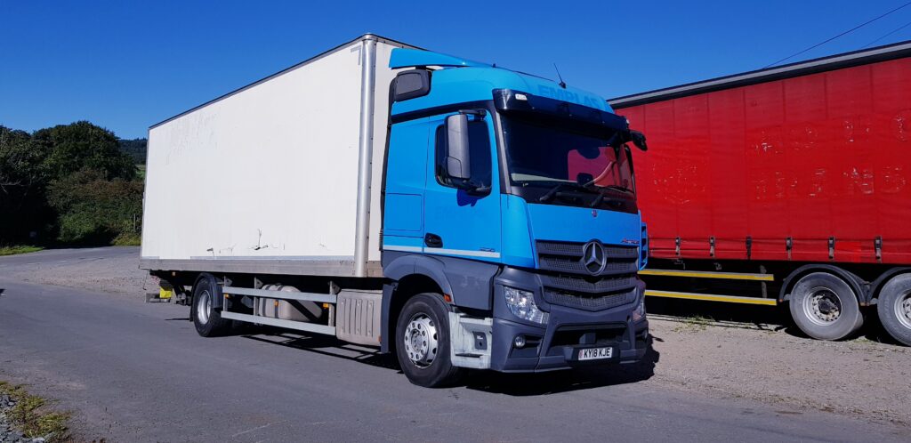 2018 Mercedes 1830 Actros , Sleeper Cab , Curtain Sider