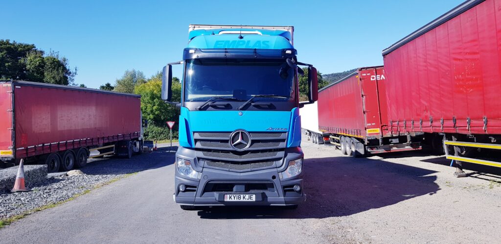 2018 Mercedes 1830 Actros , Sleeper Cab , Curtain Sider