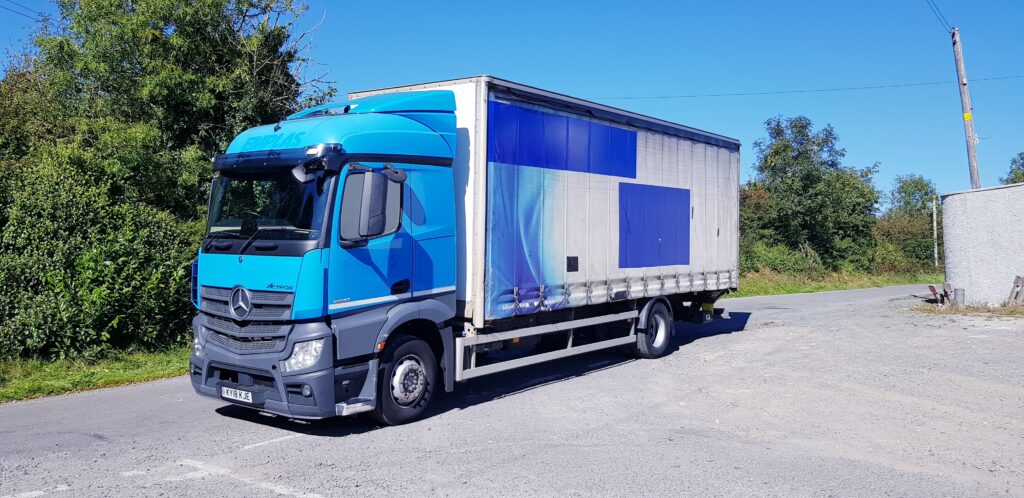 2018 Mercedes 1830 Actros , Sleeper Cab , Curtain Sider