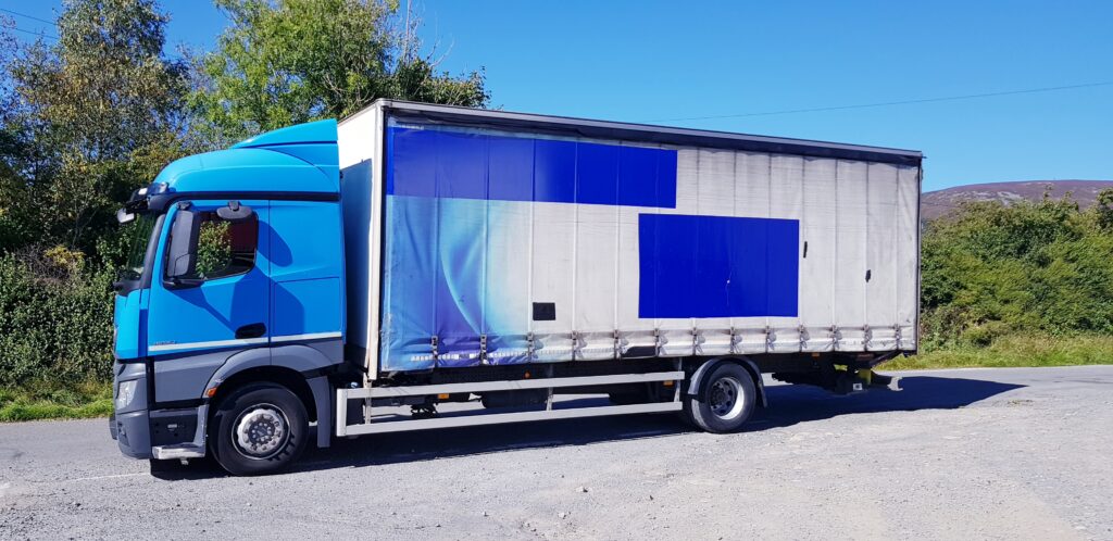 2018 Mercedes 1830 Actros , Sleeper Cab , Curtain Sider