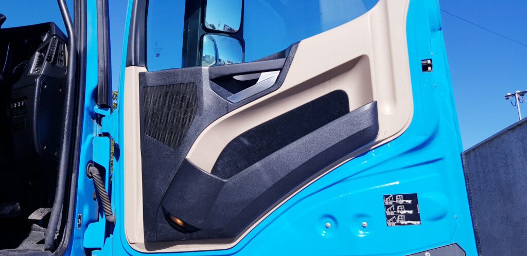 2018 Mercedes 1830 Actros , Sleeper Cab , Curtain Sider