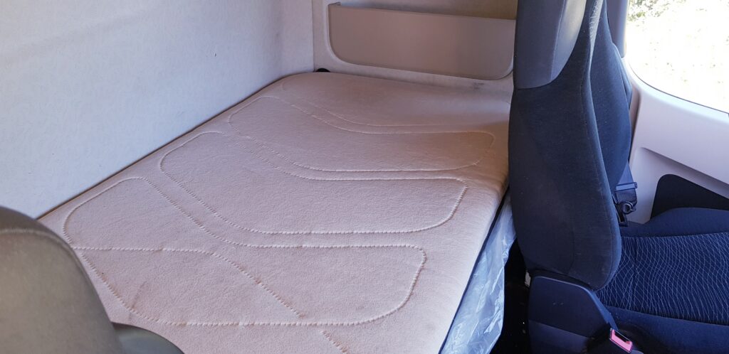 2018 Mercedes 1830 Actros , Sleeper Cab , Curtain Sider
