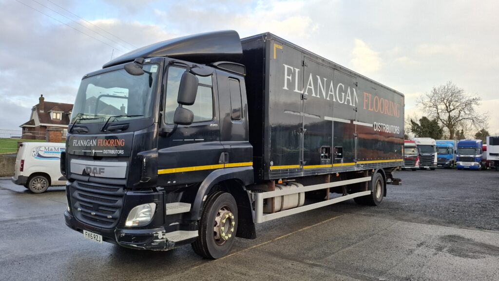 2015 Daf CF220 , 4x2 , Sleeper Cab , Manual 6 Speed Gear Box ,
