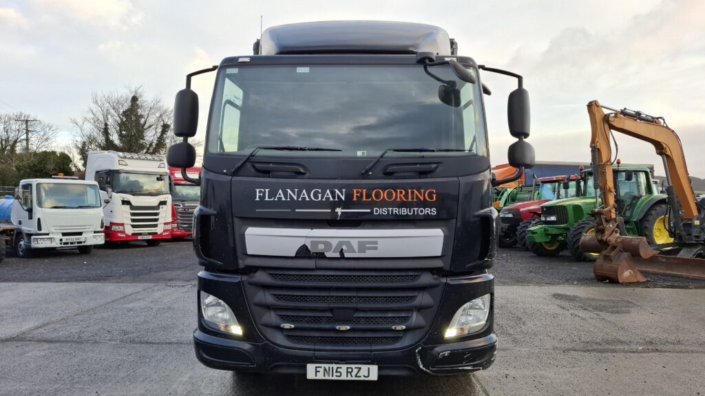 2015 Daf CF220 , 4x2 , Sleeper Cab , Manual 6 Speed Gear Box ,