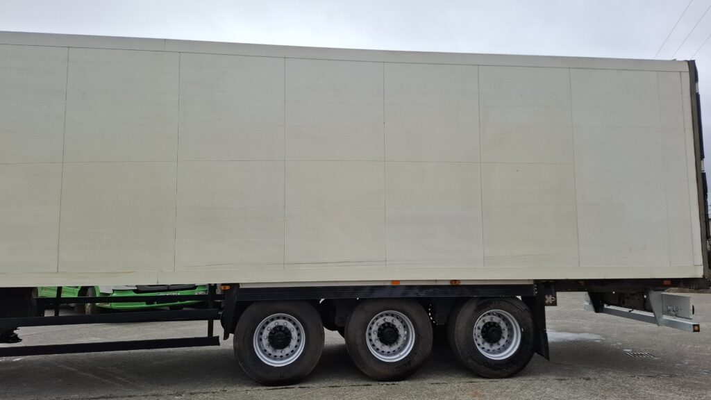 2008 Schmitz Fridge Trailer , Carrier Vector 1850
