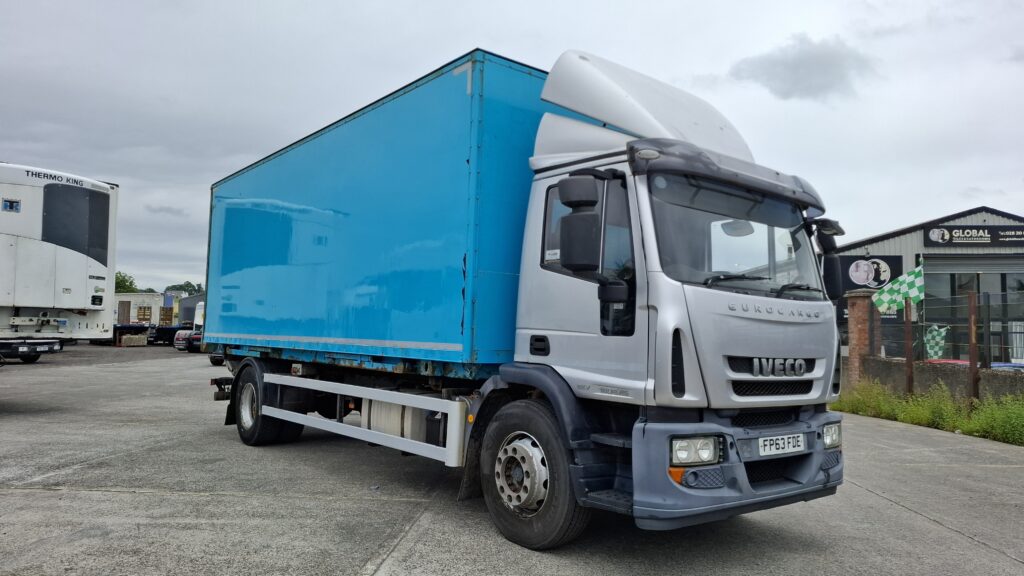 2013 Iveco 180E25 , Day Cab , 18 Ton Box  Truck , 3 Seats