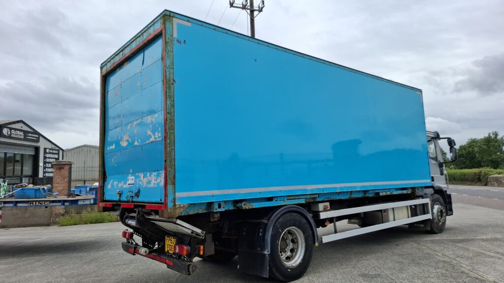 2013 Iveco 180E25 , Day Cab , 18 Ton Box  Truck , 3 Seats