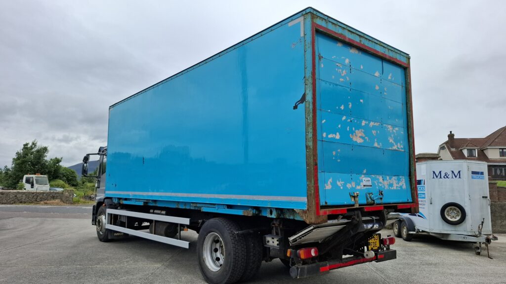 2013 Iveco 180E25 , Day Cab , 18 Ton Box  Truck , 3 Seats