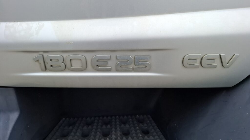 2013 Iveco 180E25 , Day Cab , 18 Ton Box  Truck , 3 Seats