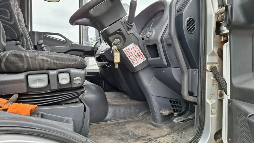 2013 Iveco 180E25 , Day Cab , 18 Ton Box  Truck , 3 Seats