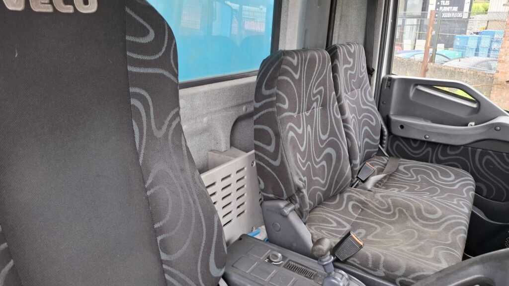 2013 Iveco 180E25 , Day Cab , 18 Ton Box  Truck , 3 Seats