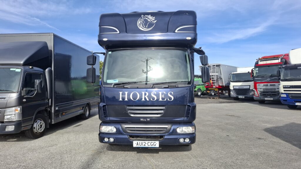 2012 Daf LF 4x2 on air with factory fit Oakley Super Six horse body