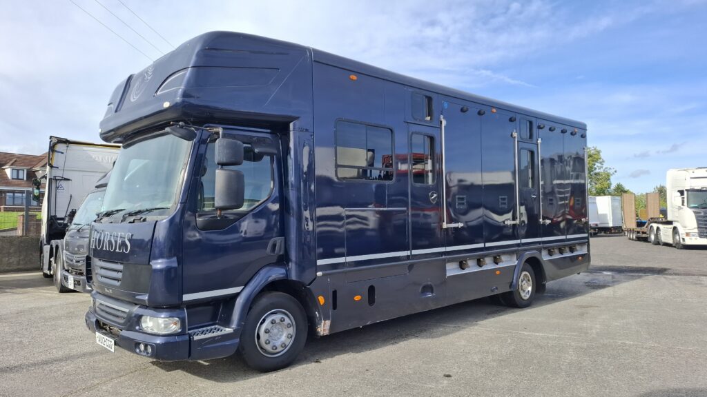 2012 Daf LF 4x2 on air with factory fit Oakley Super Six horse body