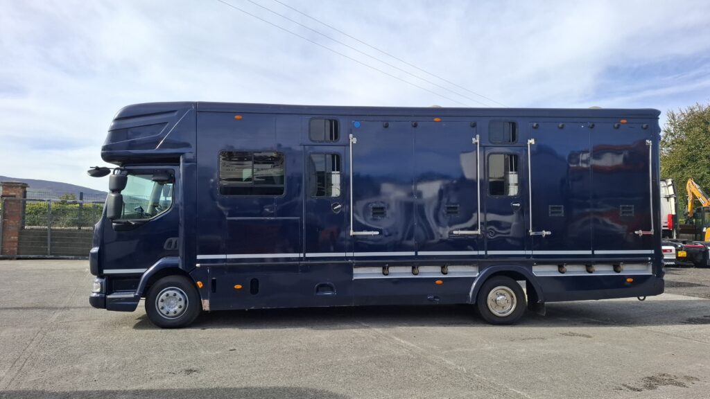 2012 Daf LF 4x2 on air with factory fit Oakley Super Six horse body