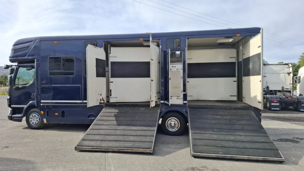 2012 Daf LF 4x2 on air with factory fit Oakley Super Six horse body