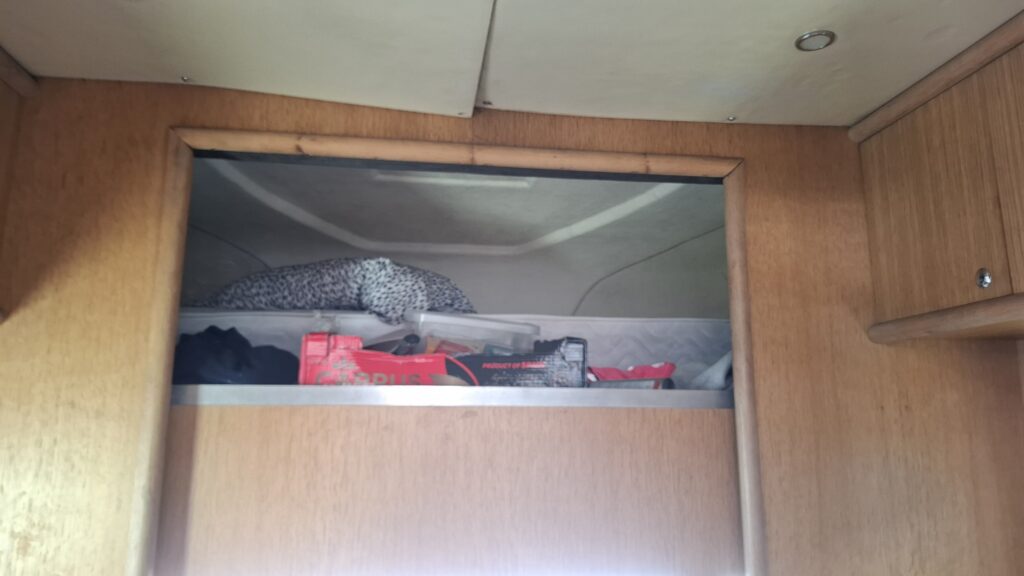 2012 Daf LF 4x2 on air with factory fit Oakley Super Six horse body