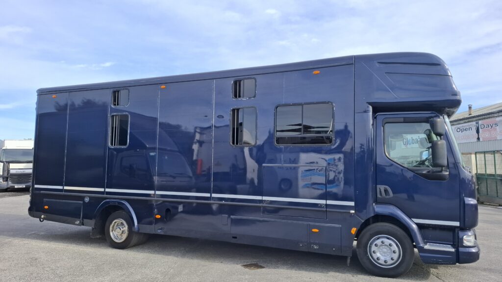 2012 Daf LF 4x2 on air with factory fit Oakley Super Six horse body