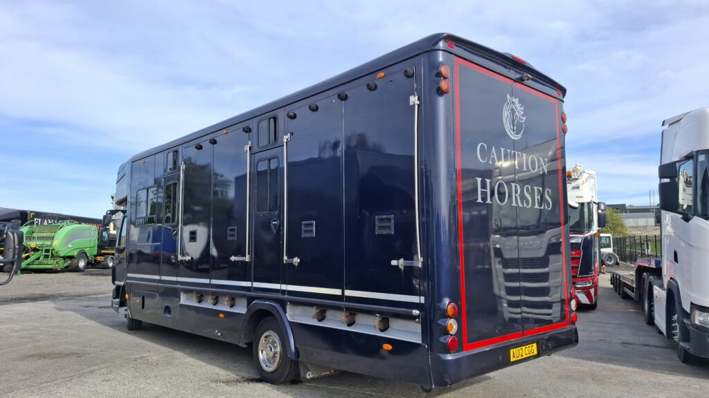 2012 Daf LF 4x2 on air with factory fit Oakley Super Six horse body