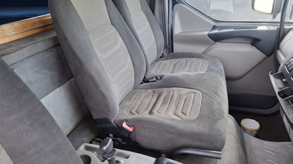 2012 Daf LF 4x2 on air with factory fit Oakley Super Six horse body