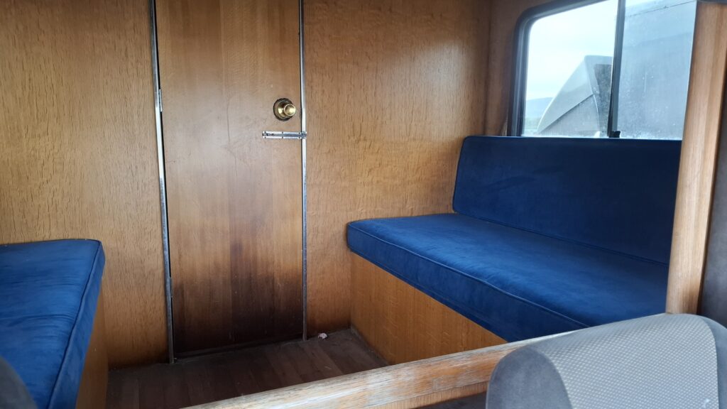 2012 Daf LF 4x2 on air with factory fit Oakley Super Six horse body
