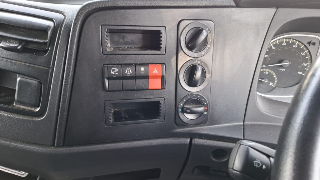 2018 Mercedes Atego 818 , Curtain Side , 4x2 , 7.5 Ton