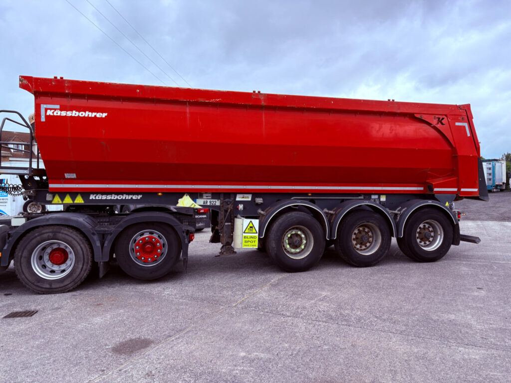 2019 Kassbohrer Half pipe steal tipping trailer