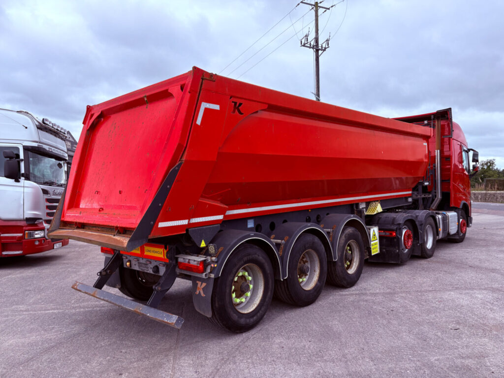 2019 Kassbohrer Half pipe steal tipping trailer