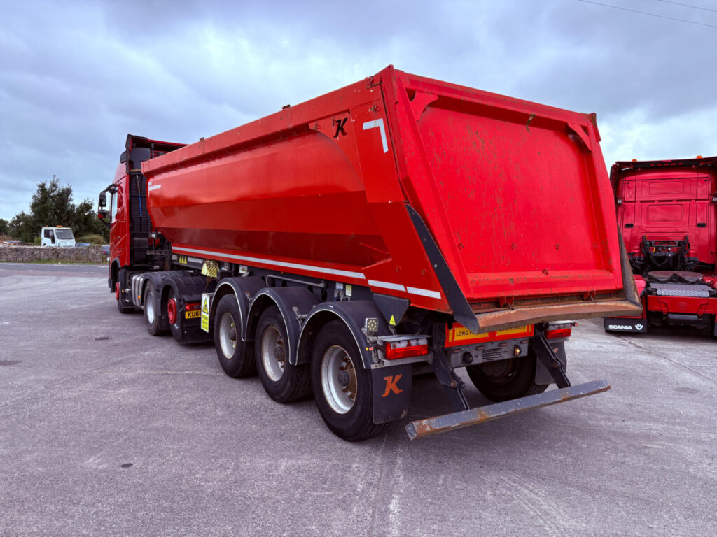 2019 Kassbohrer Half pipe steal tipping trailer