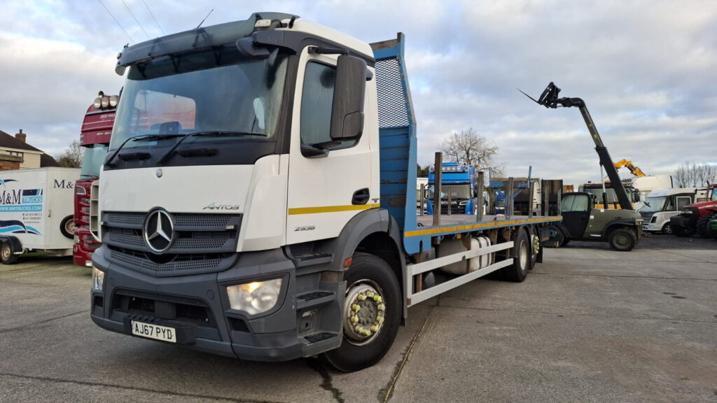 2017 Mercedes 25.36 6x2 32ft flat Steel carrier