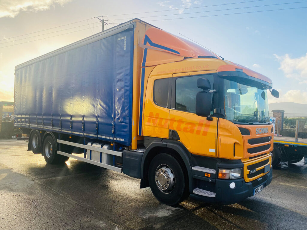 2015 Scania P320 6x2 Twin wheel Rear lift axle, 28ft x 9ft body,