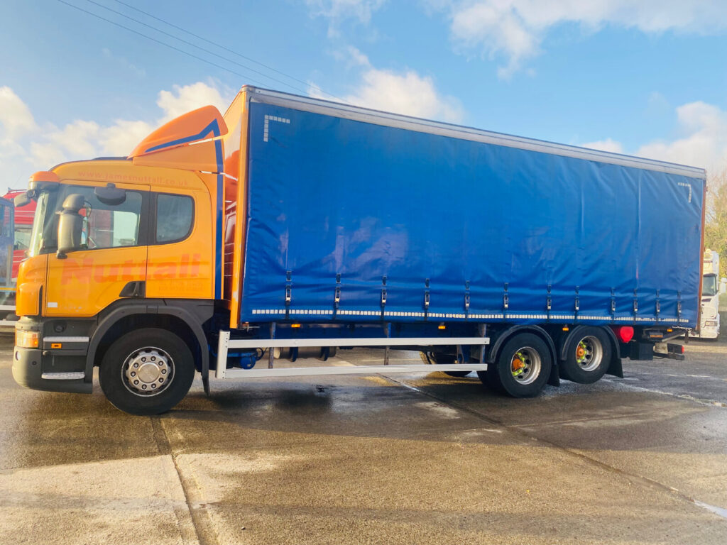 2015 Scania P320 6x2 Twin wheel Rear lift axle, 28ft x 9ft body,