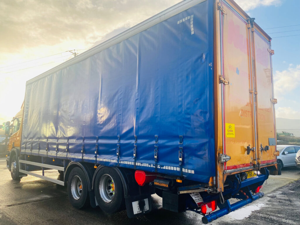 2015 Scania P320 6x2 Twin wheel Rear lift axle, 28ft x 9ft body,