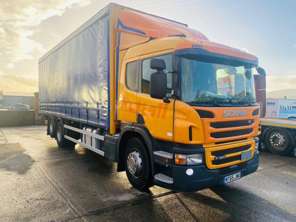 2015 Scania P320 6x2 Twin wheel Rear lift axle, 28ft x 9ft body,