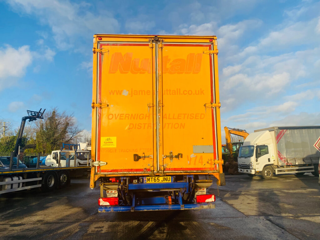 2015 Scania P320 6x2 Twin wheel Rear lift axle, 28ft x 9ft body,