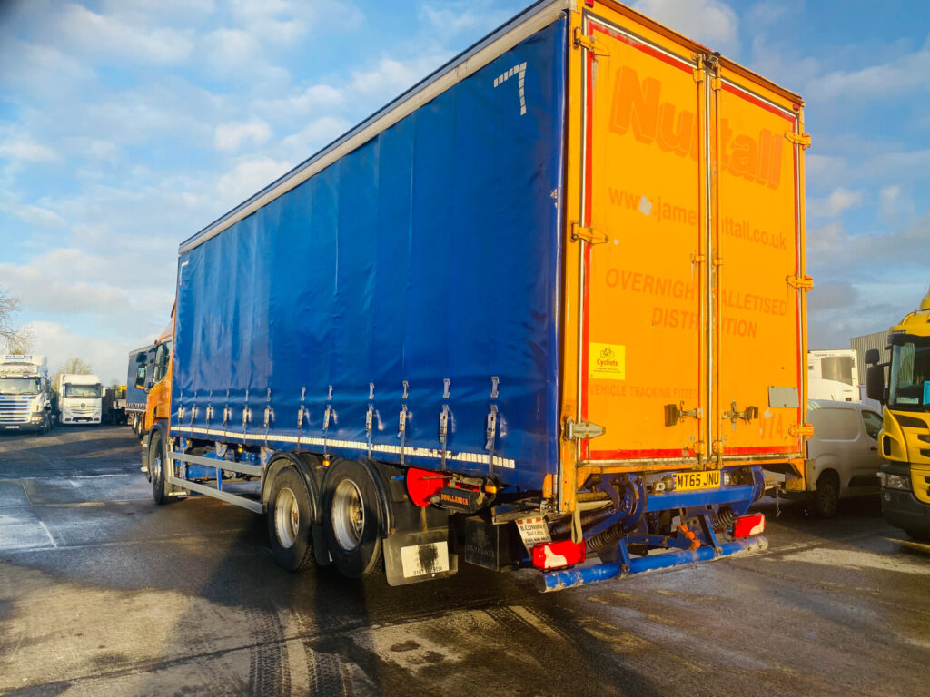 2015 Scania P320 6x2 Twin wheel Rear lift axle, 28ft x 9ft body,