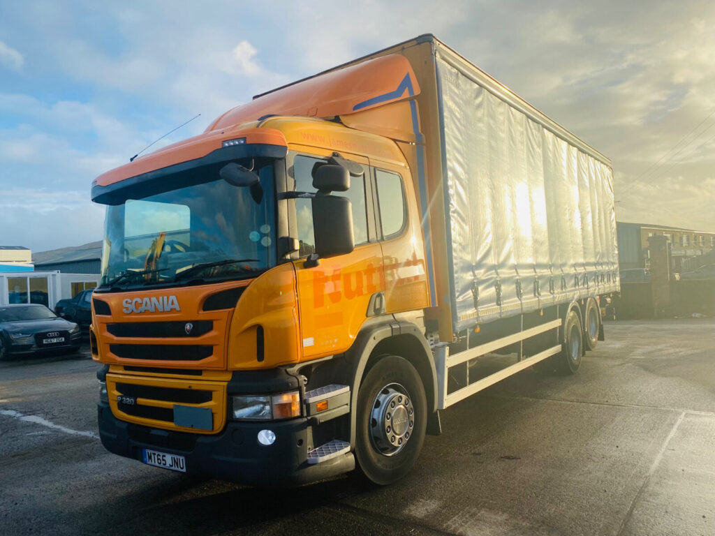 2015 Scania P320 6x2 Twin wheel Rear lift axle, 28ft x 9ft body,