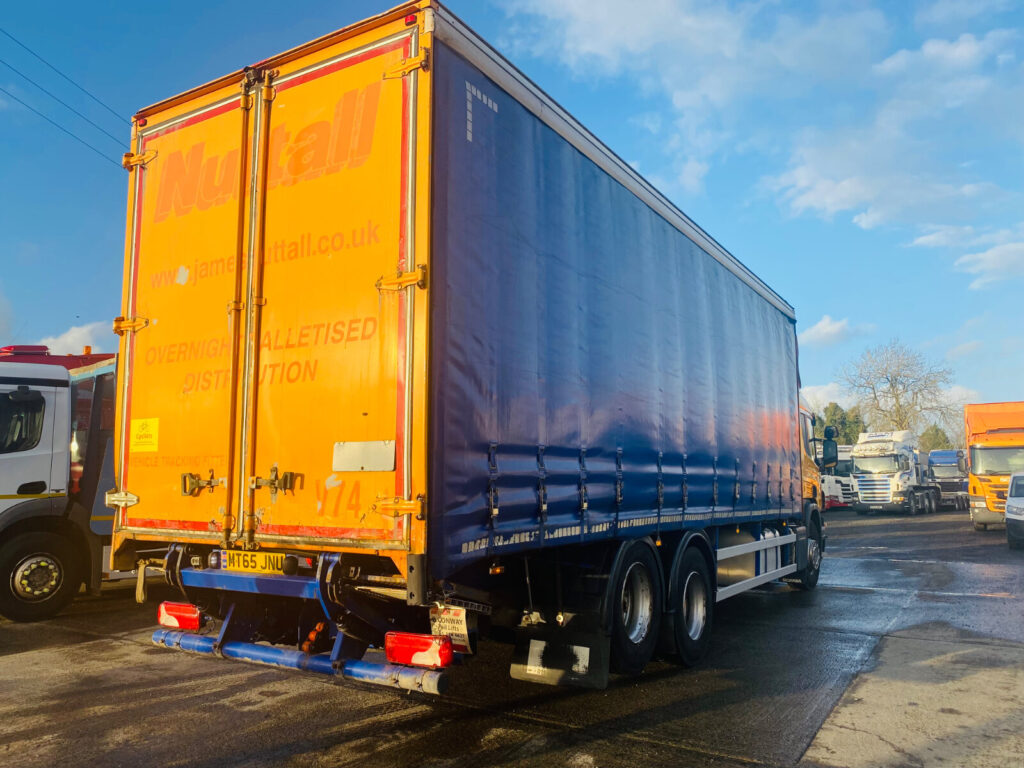 2015 Scania P320 6x2 Twin wheel Rear lift axle, 28ft x 9ft body,