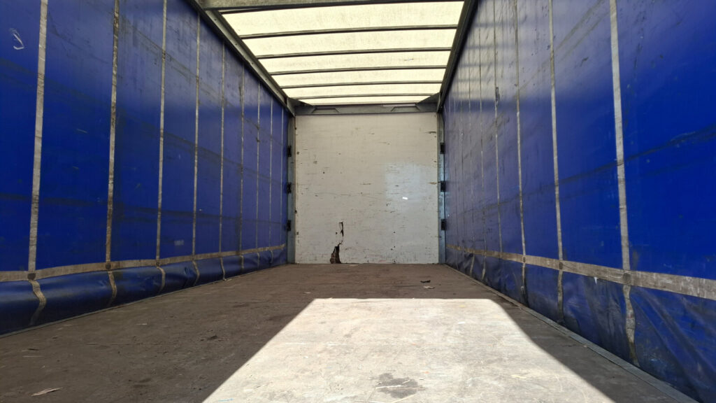 2018 Renault D12 Curtain Sider , 12 Tonner Sleeper Cab