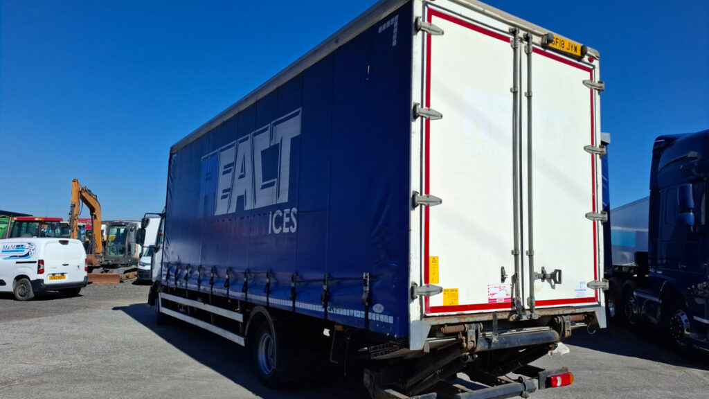 2018 Renault D12 Curtain Sider , 12 Tonner Sleeper Cab