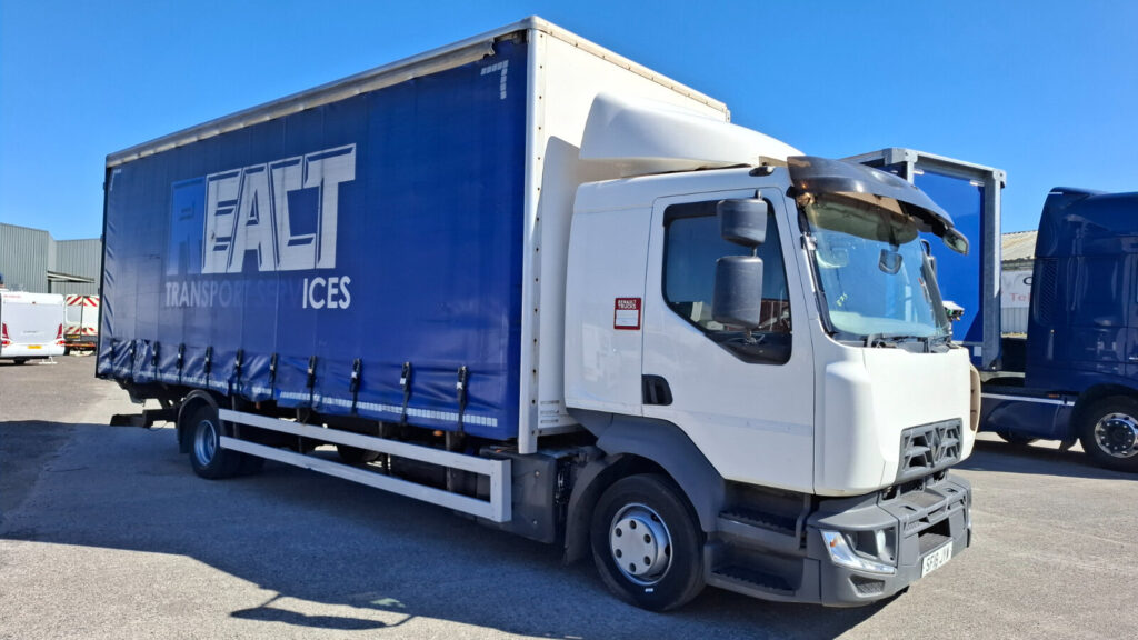 2018 Renault D12 Curtain Sider , 12 Tonner Sleeper Cab