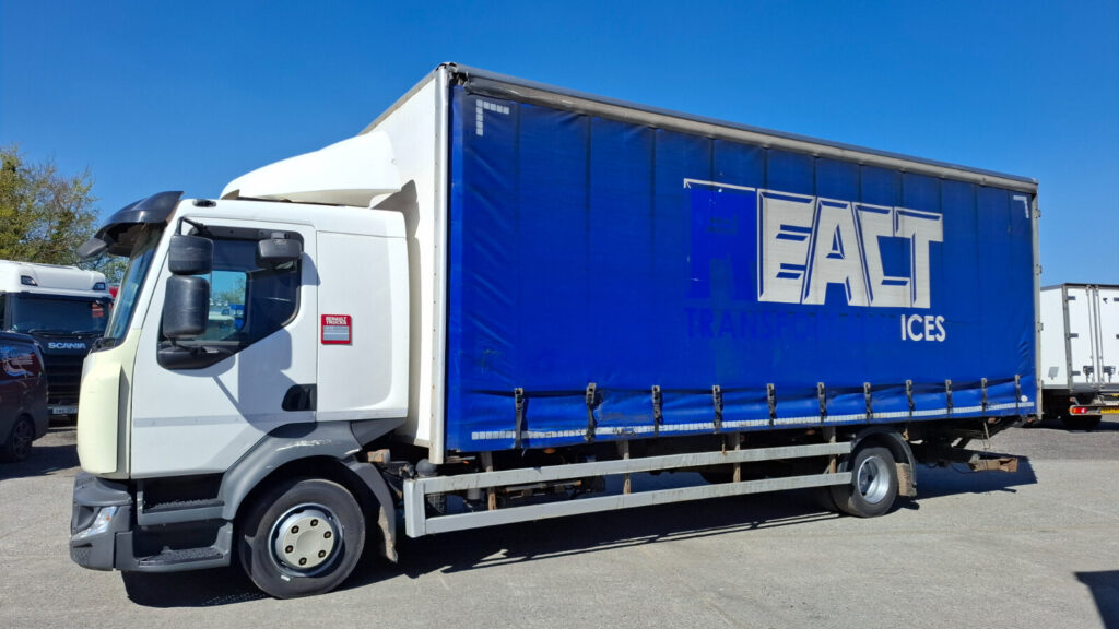 2018 Renault D12 Curtain Sider , 12 Tonner Sleeper Cab