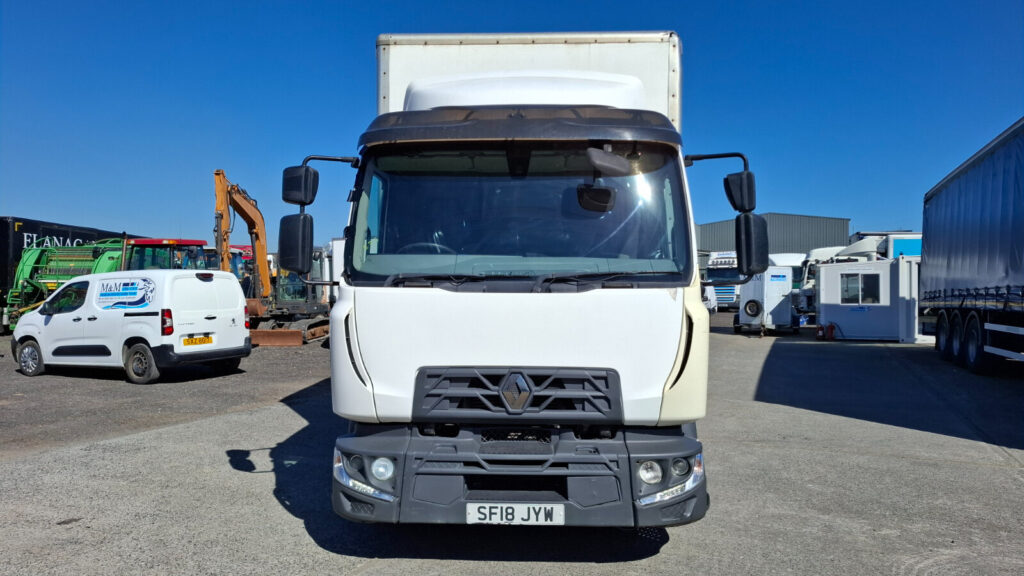 2018 Renault D12 Curtain Sider , 12 Tonner Sleeper Cab