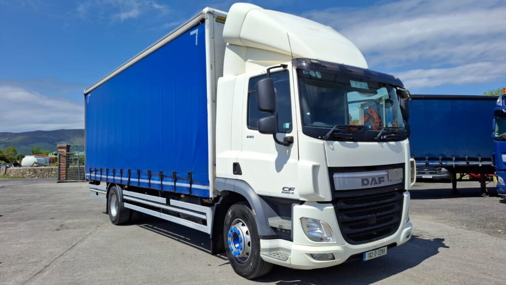 2014 Daf CF 220 4x2 Curtiansider with barn doors