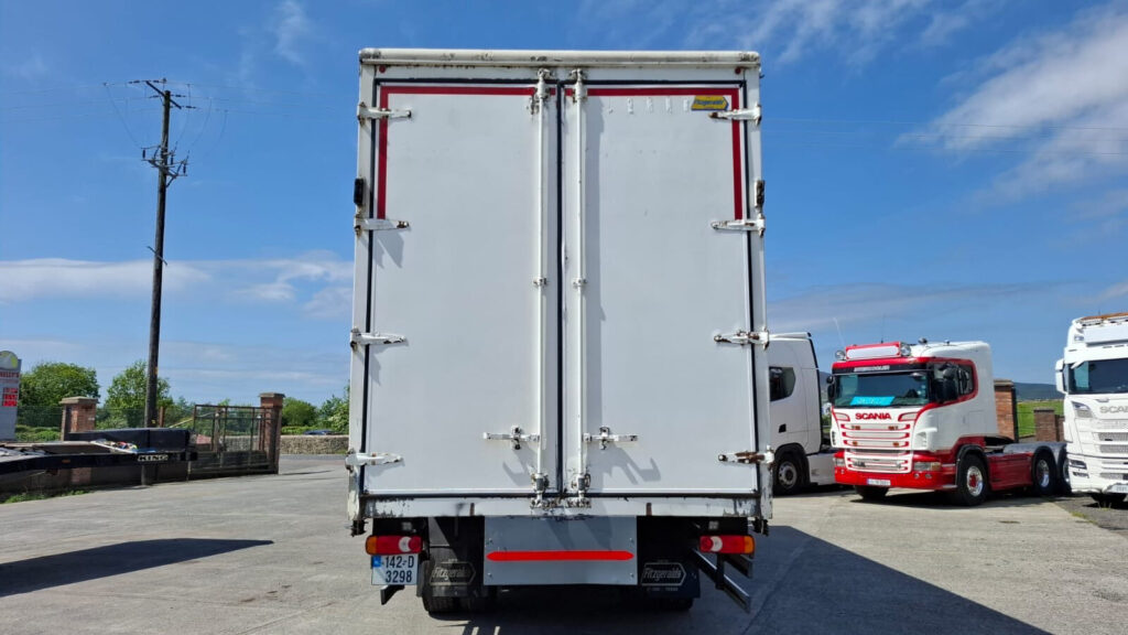 2014 Daf CF 220 4x2 Curtiansider with barn doors