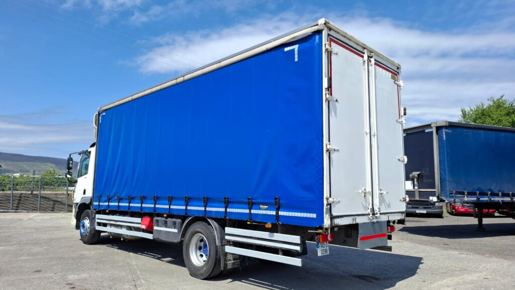 2014 Daf CF 220 4x2 Curtiansider with barn doors