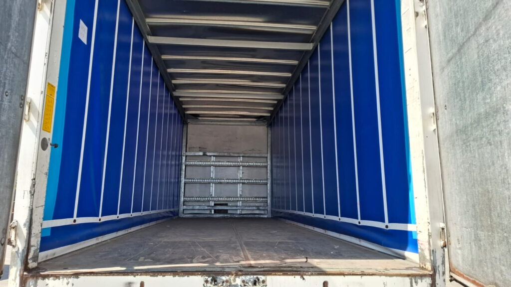 2014 Daf CF 220 4x2 Curtiansider with barn doors