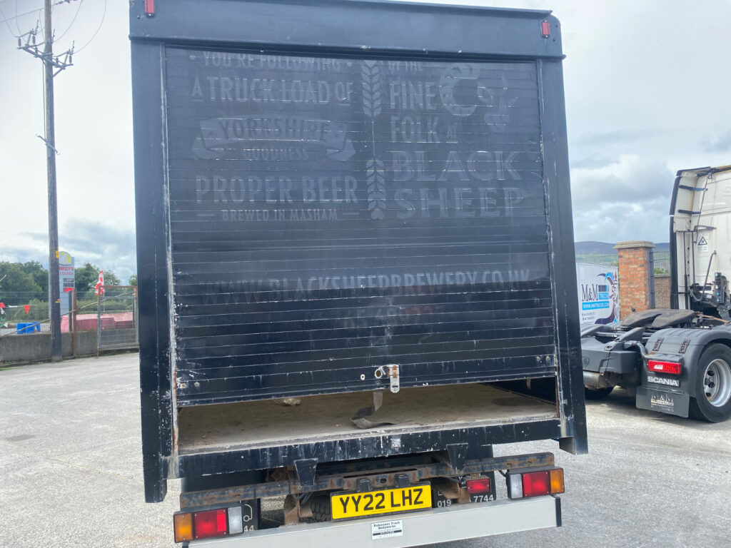 2022 Isuzu N75 15 7.5 ton Curtiansider 14 ft body