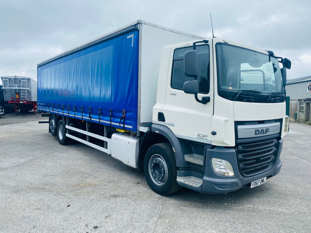 2018 Daf CF 330 6x2 Ridgid 30 ft Curtiansider 7ft 4 through the Curtian