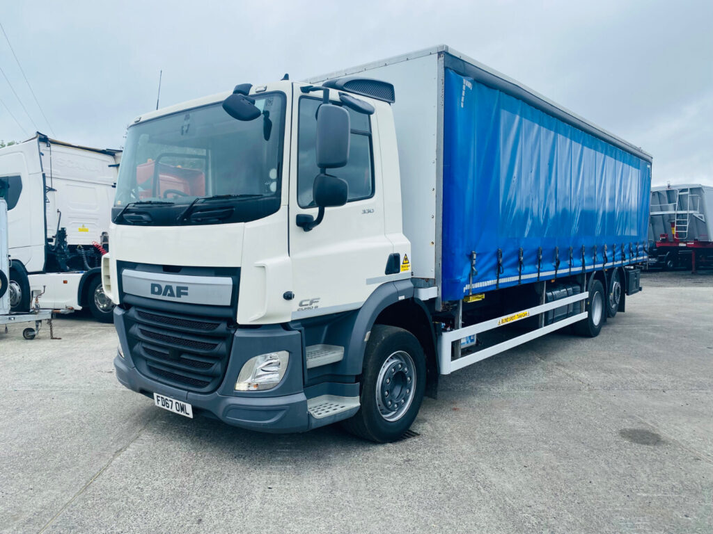 2018 Daf CF 330 6x2 Ridgid 30 ft Curtiansider 7ft 4 through the Curtian