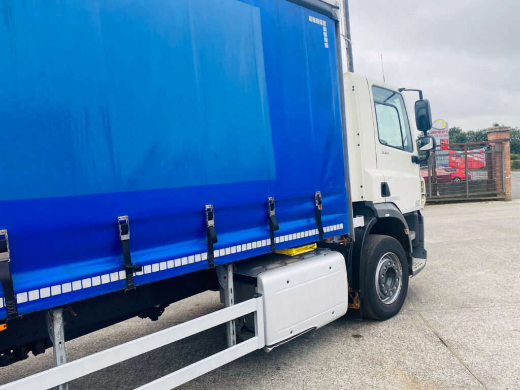 2018 Daf CF 330 6x2 Ridgid 30 ft Curtiansider 7ft 4 through the Curtian